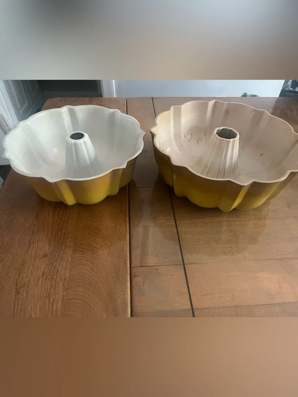 Vintage Yellow Ombre Bundt Cake Pans (Set of 2)